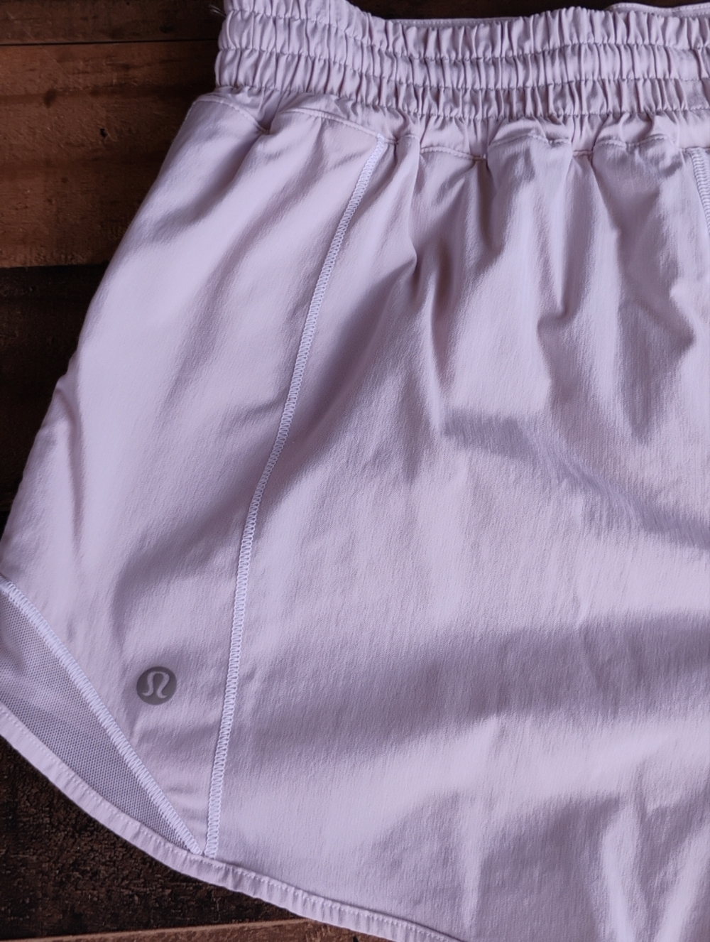 Lululemon White Hotty Hot Shorts Size 6 - Picture 9 of 11